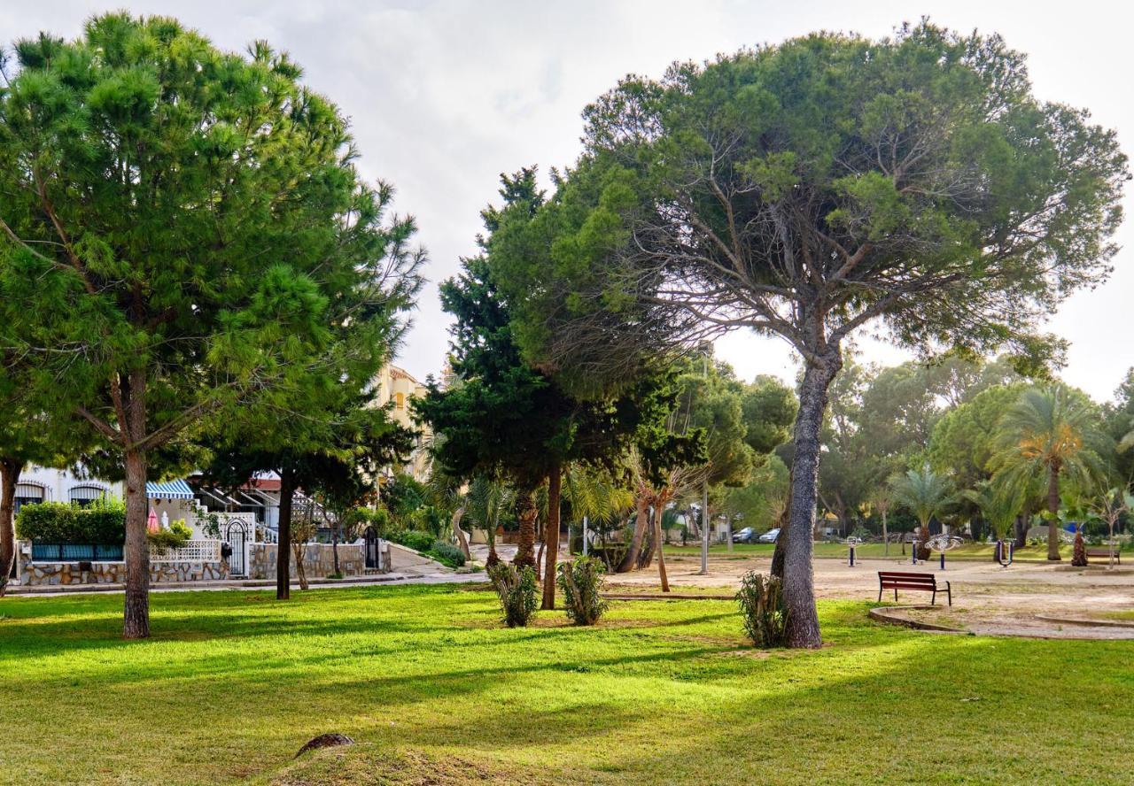 Family Bungalow La Zenia Beach Dehesa de Campoamor  エクステリア 写真